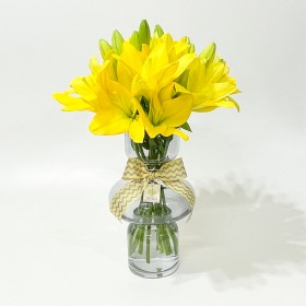 Arranjo de Lírio Amarelo em Vaso Formas Fumê - G