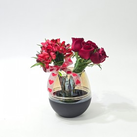 Arranjo de Rosa e Astromélia Vermelha em Vaso Bojudo Bicolor - M