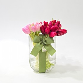 Arranjo de Tulipa Rosa e Vermelha em Vaso Importado de Vidro - M
